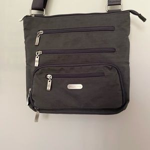 Baggalini travel crossbody bag - grey